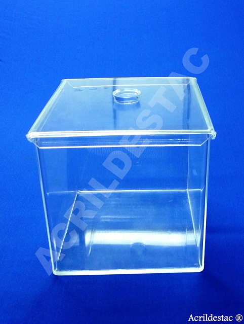 Pote de acrílico Tampa com Abas, formato quadrado  