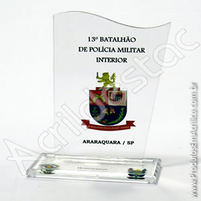 Troféu em acrílico cristal (transparente) Vertical  com corte no topo curvado e a parte Lateral em grau