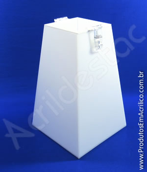 Urna de acrílico Branco 20cm alt Piramidal