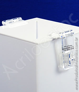 Urna de acrílico Branco 20cm alt Piramidal 